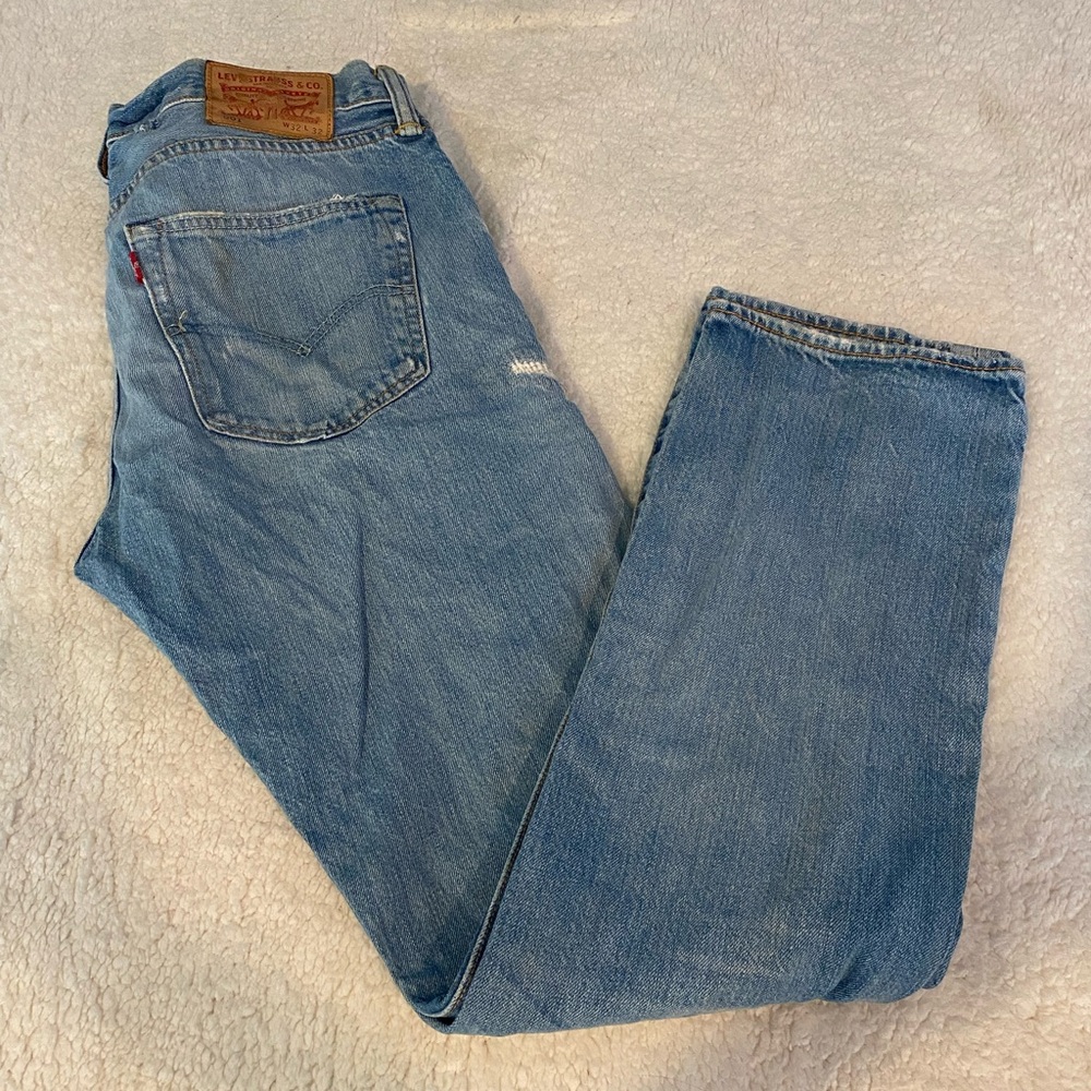 LEVI STRAUSS & CO. 501 Jeans: Faded, Ripped, Distressed. Well-Loved & Cool!🌟